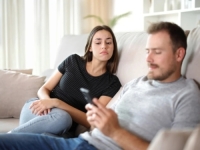 ŽENSKI INSTINKT ILI OPSESIJA: Čitateljice otvorile dušu o provjeri muževih telefona, a odgovori su podijelili javnost