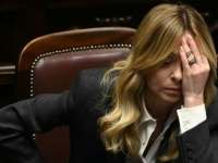 JEDAN POGLED, JASNA PORUKA: 'Hoćemo li nazdraviti za Orbana?' Reakcija Giorgie Meloni postala je hit (VIDEO)