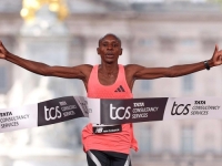 ISPISANA JE HISTORIJA: Ovo je atletičar koji je prvi u historiji istrčao maraton za manje od dva sata...