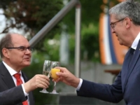 BIZARNA CEREMONIJA U SARAJEVU: Christian Schmidt i Samir Avdić otvorili 'Daytonski trg mira'