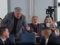 INCIDENT NA SJEDNICI SKUPŠTINE KS: Zamalo izbila tuča... (VIDEO)
