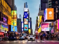 KAKVI SU TO RODITELJI: Beba sama u kolicima na Times Squareu, policija moli za pomoć