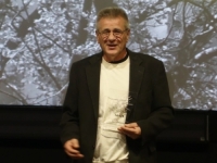 UMJETNIK KOJI NE PRISTAJE NA ŠUTNJU: Nedžadu Begoviću uručena nagrada za doprinos očuvanju kulture sjećanja