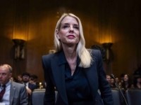 BIJESAN JE I NEZADOVOLJAN: Trump smijenio glavnu državnu tužiteljicu Pam Bondi