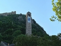 SMETAJU IM LJILJANI: Zastava Republike BiH osvanula na sahat-kuli u Počitelju, iz gradske uprave traže hitno uklanjanje i sankcije