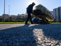 TEŠKA FINANSIJSKA SITUACIJA: Otac dvoje djece osmislio metodu kako zaraditi hiljade eura na plastičnim bocama, na kraju su ga kaznili