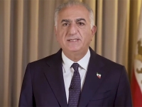 NESTVARNE SCENE: Sin iranskog poglavara snimljen za govornicom, ispred njega je...