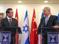 SNIMAK KOJI JE ZAPALIO DRUŠTVENE MREŽE: Kineski ministar odbio bilješke svog pomoćnika i pogledom 'zaledio' Netanyahua (VIDEO)