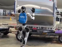 SCENA KAO IZ NAUČNE FANTASTIKE: Humanoidni roboti preuzimaju teške poslove na aerodromu Haneda (VIDEO)