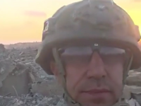ZASTRAŠUJUĆI SNIMAK IZ GAZE: Izraelski vojnik snimio 'selfi' ispred grada potpuno sravnjenog sa zemljom (VIDEO)