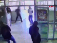 UZNEMIRUJUĆI SADRŽAJ: Isplivao jeziv snimak napada na tursku školu, napadač puca u nastavnika dok djeca bježe u panici