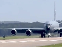 SLETIO U BRITANIJU RADI POPRAVKA: Da li je američki Boeing KC-135R Stratotanker oštećen gelerima od iranskih raketa u napadu u Saudijskoj Arabiji (VIDEO)