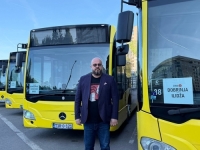 SLIKA I PRILIKA: Ministar u ostavci Adnan Šteta snimljen ispred autobusa, najavio...