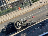 TEŠKA SAOBRAĆAJNA NESREĆA KOD RTV DOMA: Motociklista hitno prebačen u bolnicu