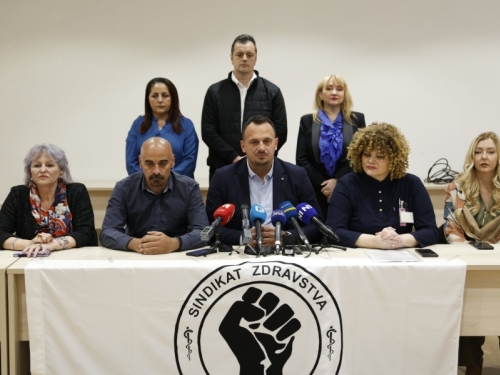 VLADA ODBILA ZAHTJEVE:  Zdravstveni radnici KS izlaze na ulice tražiti svoja prava
