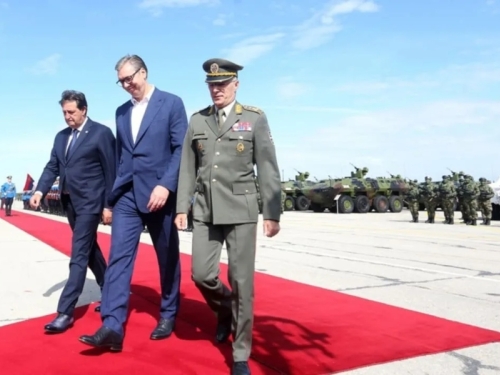 SRBIJA SPREMA VELIKE VOJNE UGOVORE: Vučić najavio drastično jačanje vojske, a evo šta se krije iza misterioznih posjeta drugim državama