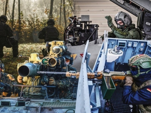 KRAJ AUTOMOBILSKE DOMINACIJE: Njemačka se pretvara u fabriku oružja