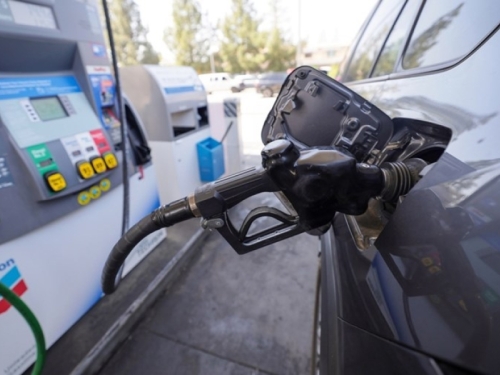 POSLJEDICE TRUMPOVOG RATA S IRANOM: Nagli skok cijena goriva u SAD-u