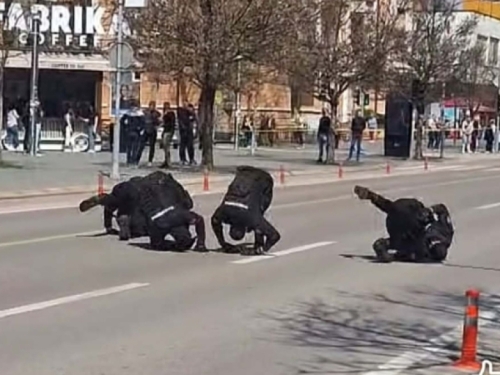 SPECIJALCI RS-a IZVELI VJEŽBU, GRAĐANI IM UMRLI OD SMIJEHA: 'Od sramote ne mogu gledati' (VIDEO)