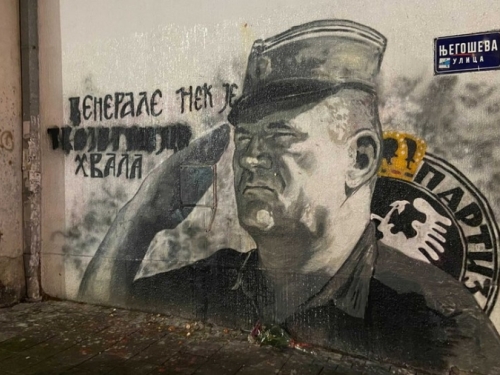 SRBIJA I DALJE SLAVI RATNOG ZLOČINCA MLADIĆA: Podignuta optužnica protiv prvog čovjeka Beograda