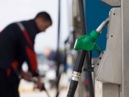 PEDESET LITARA DIZELA SKUPLJE ZA 73 KM: Dok cijene skaču, BiH zarađuje, ko profitira od skupog goriva?