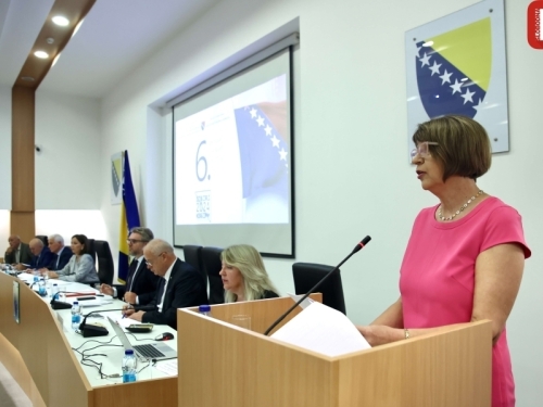 CIK BiH ODLUČNO ODGOVORIO: Tvrdnje o mitu i pritiscima za biometrijsku opremu su neistine