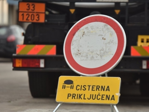 STRUČNJACI UPOZORAVAJU VOZAČE: Vidite li cisternu na pumpi dok točite gorivo, odmah se okrenite i bježite