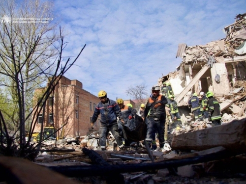 STRAVIČNA NOĆ U UKRAJINI: Jedan grad bombardiran je bez prestanka (FOTO, VIDEO)