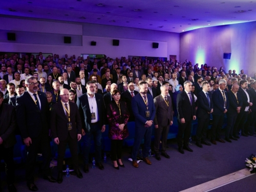 ZAVRŠEN IZBORNI KONGRES SBiH: Izabran novi-stari lider i ozvaničena kandidatura za Predsjedništvo BiH - 'Vraćamo se da spasimo državu od stagnacije!'
