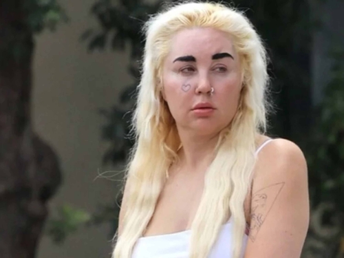 MALO KO BI JE PREPOZNAO: Posrnula glumica daleko je od ljepotice kakvu pamtimo... (FOTO)