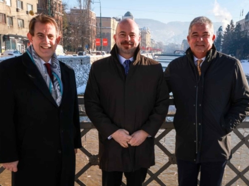 ZADOVOLJSTVO U AMERIČKOJ AMBASADI: 'Postavljeni su temelji za američkog investitora koji će graditi gasovod!'