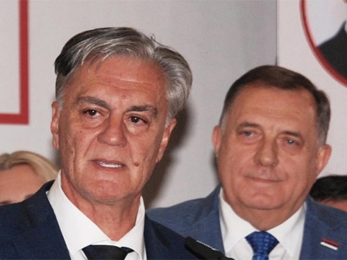 NOVA DRAMA U REPUBLICI SRPSKOJ:  Milorad Dodik dao obećanje radnicima, Siniša Karan ljut zbog skandala u Beogradu...