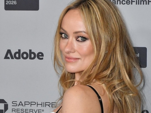 GLUMICA SVE IZNENADILA: Olivia Wilde zasjenila sve u minijaturnom topu i pokazala savršeno isklesane trbušnjake (FOTO)