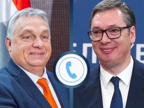 HIT NA INTERNETU: Vučić i Orban snimljeni na planini, na ruksacima piše..