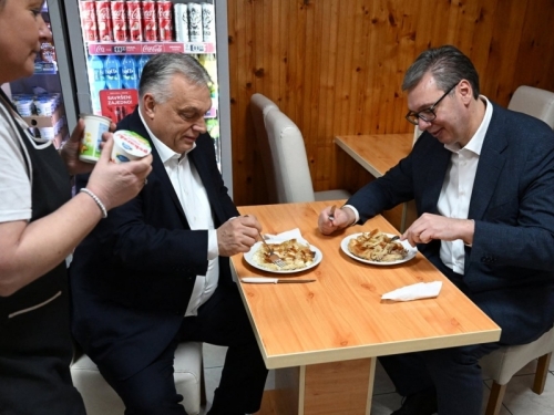 ANALIZA VLADE VURUŠIĆA: Aleksandar Vučić sinoć je bačen u političku komu