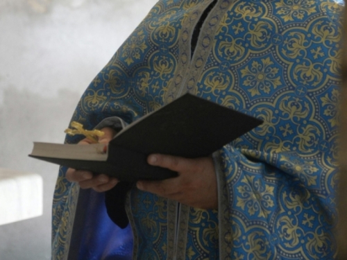 SVEĆENIK IZ HRVATSKE POD ISTRAGOM ZBOG SPOLNOG UZNEMIRAVANJA: 'Strah nas je da će se zataškati'