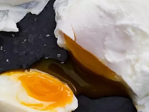 SAVRŠEN DORUČAK: Napravite poširana jaja prema našem receptu, nema šanse da ne uspiju...