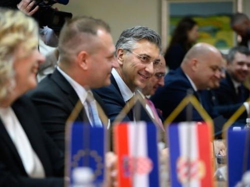 PLENKOVIĆ SE MIJEŠA U IZBORE U BiH: 'Puna potpora Filipović'