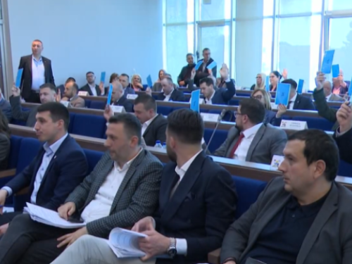 SUKOB SNSD-ovaca U BIJELJINI: Šamaraju jedni druge?!