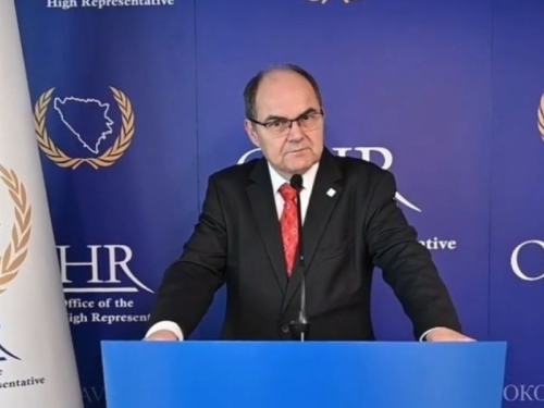 SCHMIDT NAPUŠTA FUNKCIJU: Ko dolazi na čelo OHR-a?