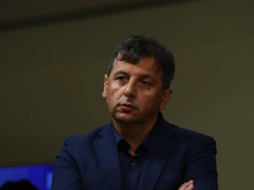 VUKANOVIĆ 'ZALUPIO VRATA' JELENI TRIVIĆ: 'Sa svima mogu za isti sto, ali s njom ne! Stanivuković joj je obećao fotelju koju nikad neće dobiti!'