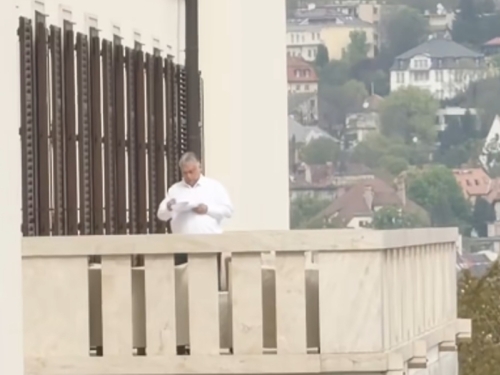 ORBÁN NA BALKONU, MAGYAR NA VLASTI: Budući premijer snimio odlazećeg – kadrovi koji su obišli cijeli svijet (VIDEO)