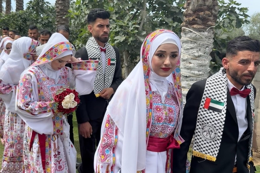 NAJVEĆE VJENČANJE U HISTORIJI GAZE: Čak 300 parova reklo 'DA' usred ruševina, slavlje donijelo suze radosnice u grad pod OPSADOM