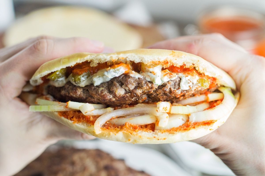 A SADA - SPEKTAKL: Pred vama je recept za savršenu pljeskavicu...