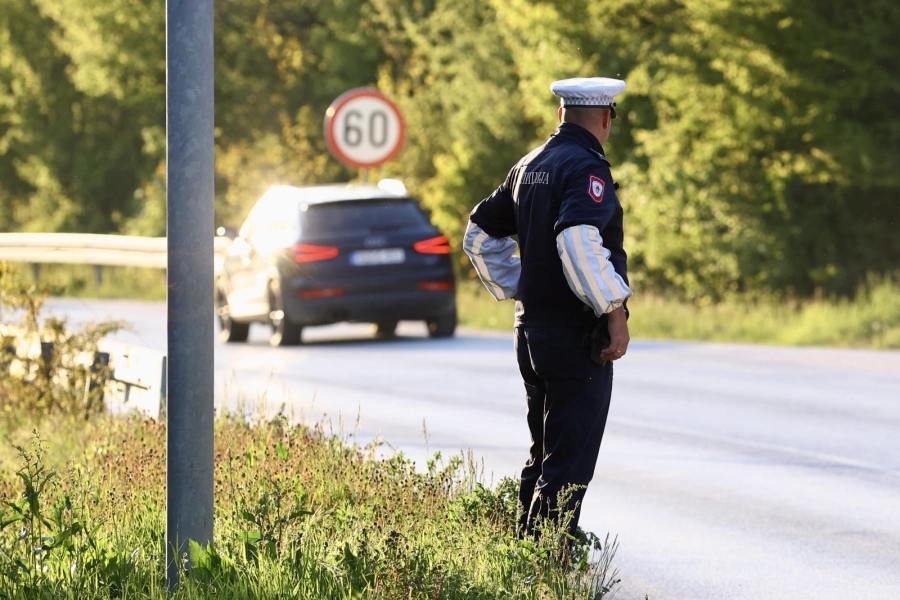 TRAGEDIJA KOD KONJICA: Jedna osoba poginula, druga povrijeđena u sletanju vozila