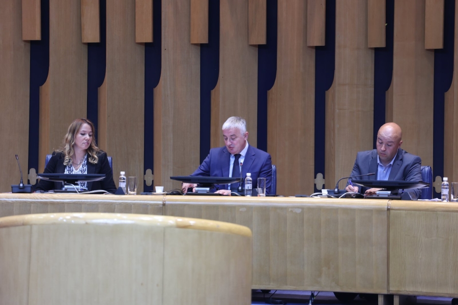 'PRODAVNICA DIPLOMA' POD LUPOM: Novinari otkrili veze Benjamine Karić i Mirze Čelika sa spornim ustanovama (FOTO)