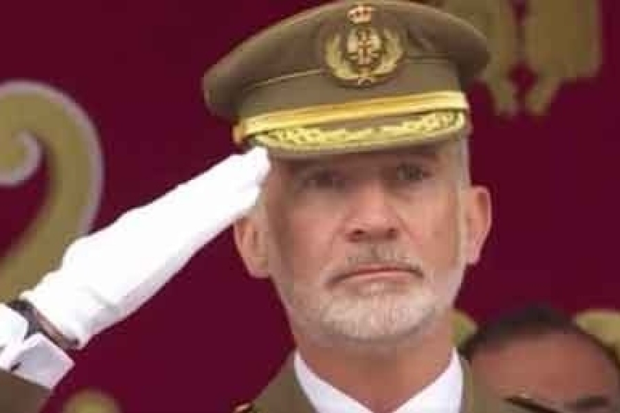 DRAMA TOKOM VOJNE PARADE U ŠPANIJI: Nacionalna zastava pala pred kraljem Felipeom VI i princezom Leonor (VIDEO)