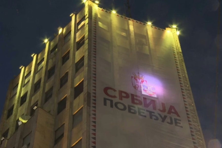 PREOKRET U BEOGRADU: Građani uspjeli, skinut je veliki bilbord iza kojeg stoji Vučićeva stranka