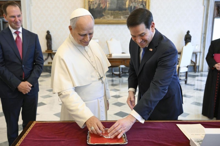 DOK TRUMP BRUTALNO NAPADA PAPU: Rubio u Vatikanu razmijenio darove sa Lavom XIV