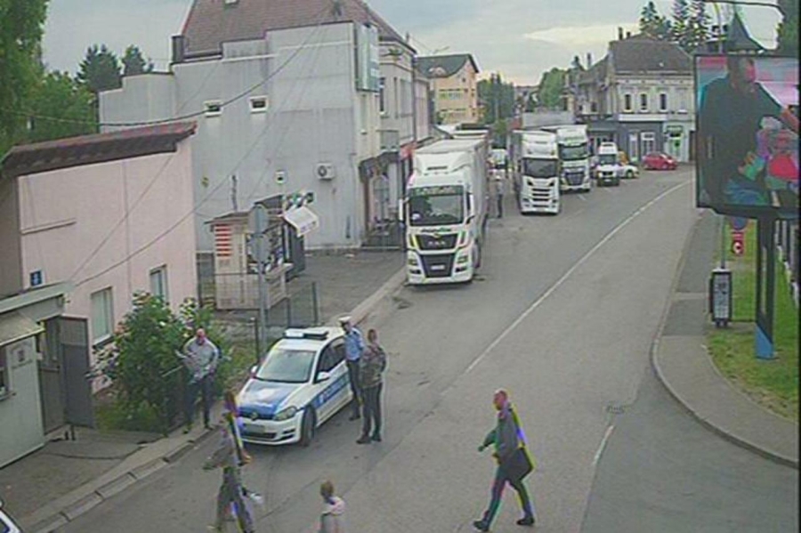 HAOS NA BH. GRANICI: Urušio se dio mosta, promet na graničnom prijelazu obustavljen...
